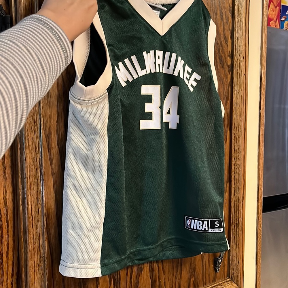 Child Giannis Milwaukee Bucks basketball jersey. EUC, smoke free home.